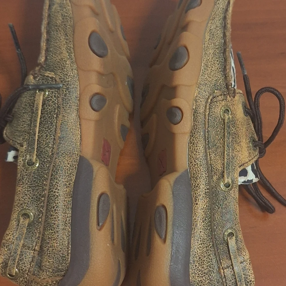Twisted X Leopard Print Leather Boat Shoes with Brown Accents Sz. 1M
